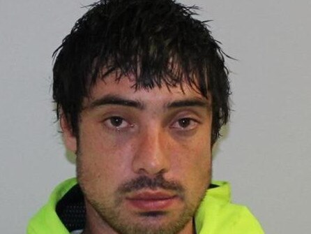 Crimestoppers - Wanted - WTD1474 - WANTEDJye Thomas TWYFORDDATE OF BIRTH: 26 July 1991HEIGHT: 175cmBUILD: ThinEYES: BrownHAIR: BlackCOMPLEXION: FairJye Thomas TWYFORD failed to appear at theMelbourne County Court on 13 March 2018 fornumerous alleged offences including, theft, drivingwhilst disqualified and dealing with propertysuspected of being proceeds of crime.Four warrants have been issued for the arrest ofthe 21-year-old.TWYFORD is known to frequent the Frankston, andMornington Peninsula areas.