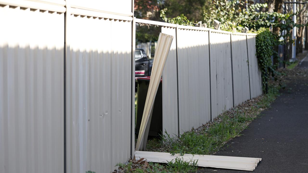 Police Officer Stabbed In Chest During Wild Pursuit In Doonside, Sydney ...