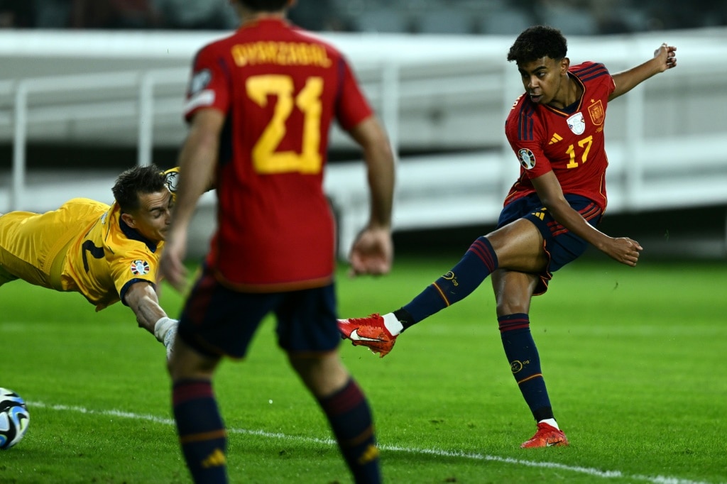 El jugador estrella Yamal anotó para España cuando Hungría y Eslovaquia alcanzaron la Eurocopa 2024.