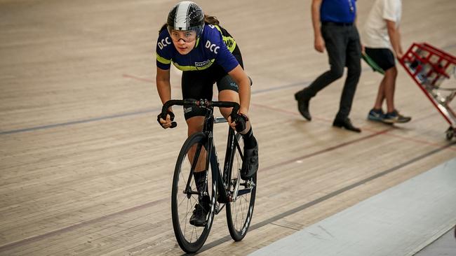 Darwin cyclist Kaylee Dunn hits the Adelaide SuperDrome track in the time trial. Picture: Mike Burton