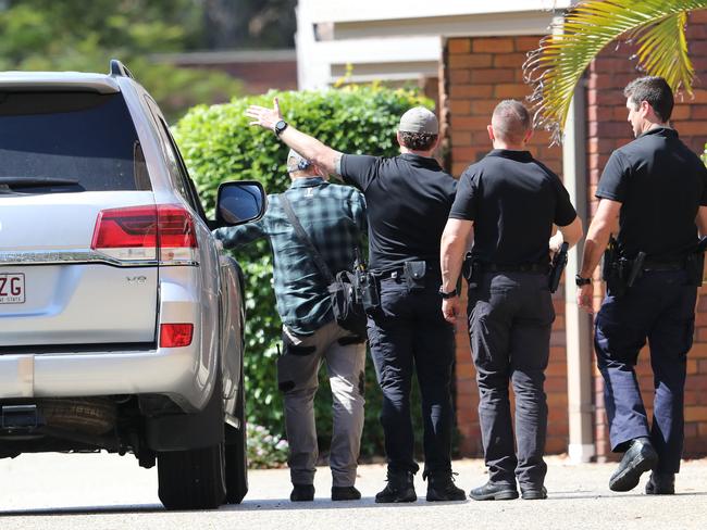 Police search residences on Sylvan Beach Esplanade Police at an active crime scene on Bribie Island. Pic Peter Wallis