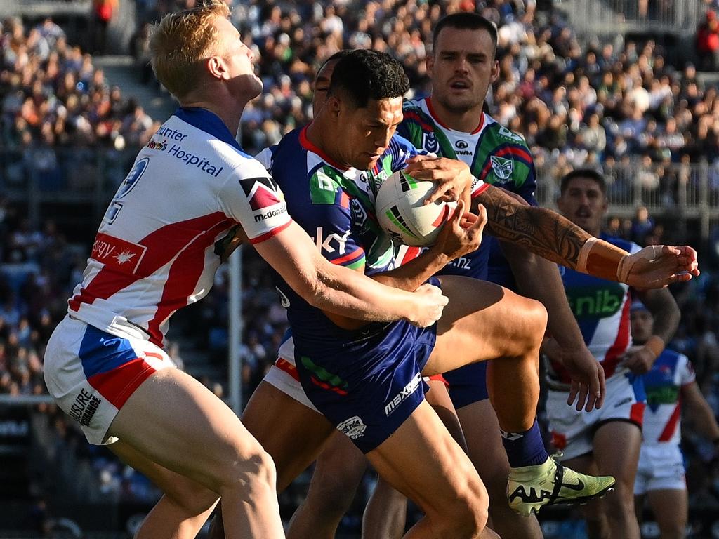 Roger Tuivasa-Sheck is getting his hands on the ball early in the game.