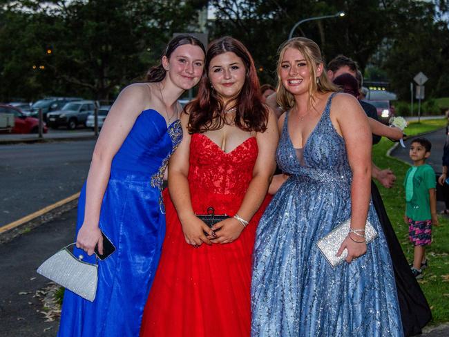 PHOTOS: Students shine at Earnshaw State College formal