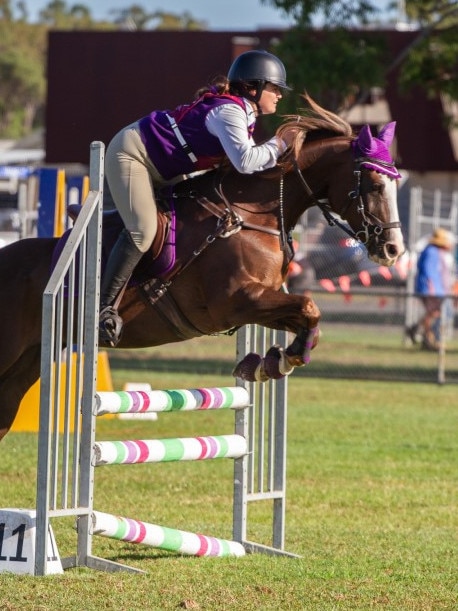 Nikita Stewart and Sonitas Cascade at the PQC State Showjumping Championships 2023.