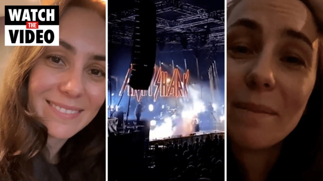 Amy Shark apologises for concert slip-up