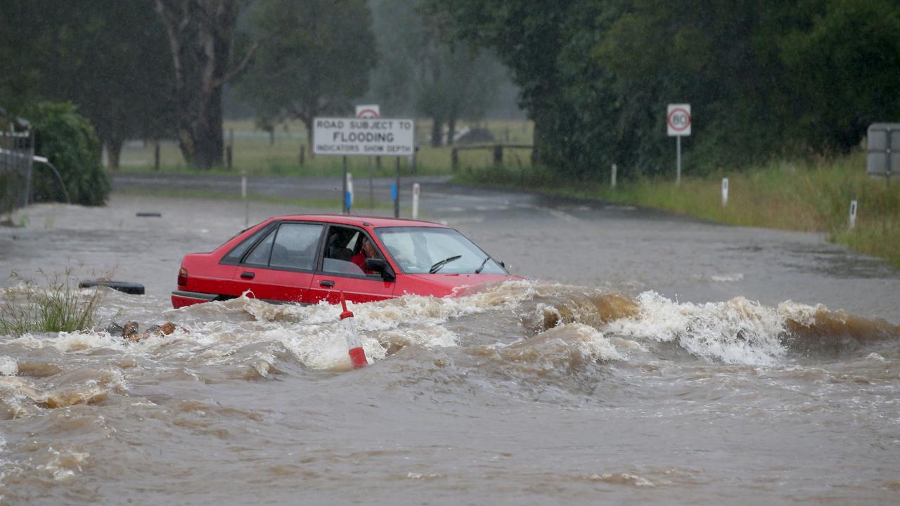 New South Wales floods: heavy rain threatens homes, lives | Herald Sun