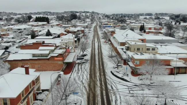 Oberon on Saturday morning after a hefty dumping of snow overnight. Picture: TNV