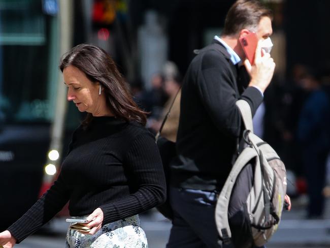 SYDNEY, AUSTRALIA - NEWSWIRE Photos - September 06, 2022: A general view of a corporate worker carrying an avocado across George Street during lunch time, in the Sydney CBD as rising interest rates continue. Picture: NCA Newswire