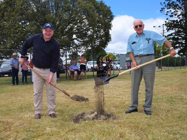 Murgon sod turn