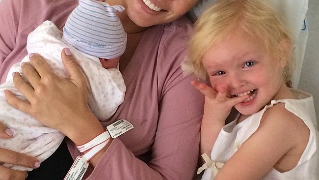 Which Aussie model has given birth?