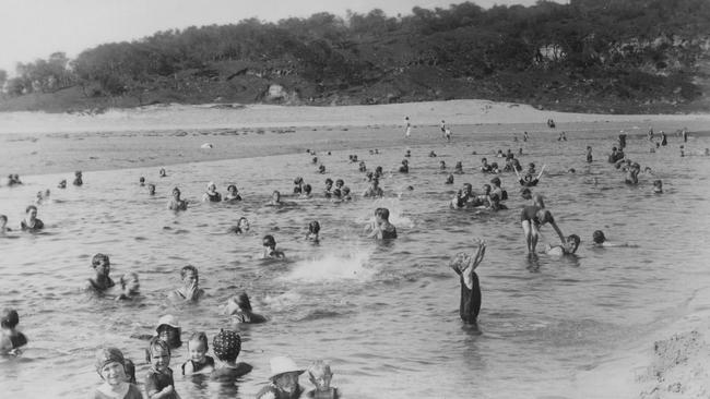 Bathers in Narrabeen Lagoon