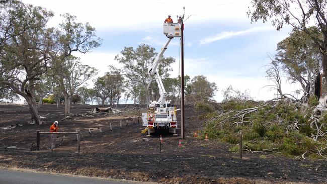 SA Power Networks at work on the Cudlee Creek fireground.