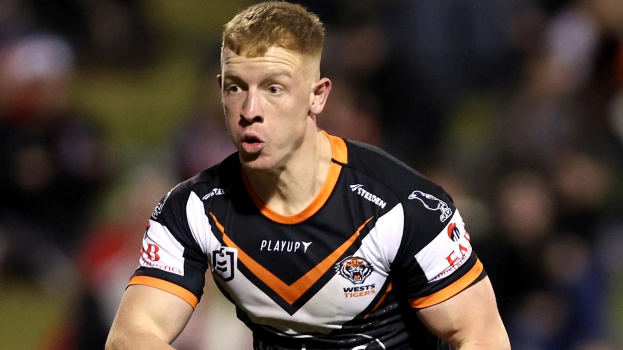 WOLLONGONG, AUSTRALIA - JULY 20: Alex Seyfarth of the Tigers runs the ball during the round 21 NRL match between St George Illawarra Dragons and Wests Tigers at WIN Stadium on July 20, 2023 in Wollongong, Australia. (Photo by Jeremy Ng/Getty Images)