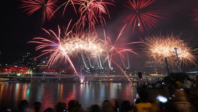 Crowds watch fireworks display during New Year's Eve celebrations in Brisbane, Tuesday, December 31, 2019. (AAP Image/Dan Peled) NO ARCHIVING