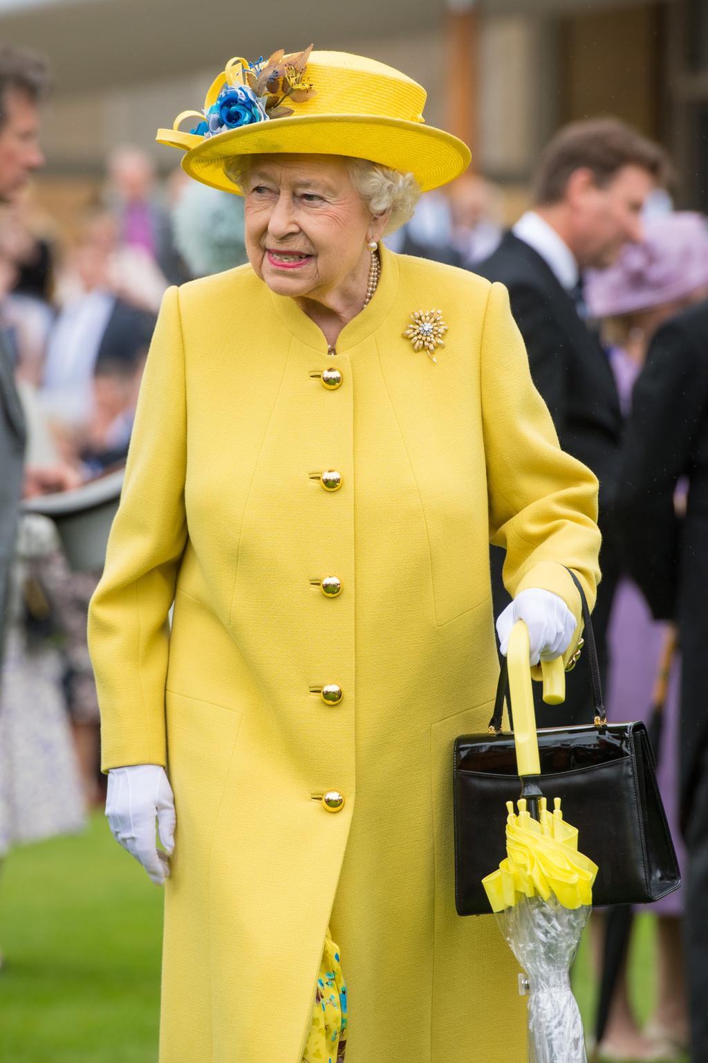 The Queen Has Never Seen Inside Her Own Wardrobe Vogue Australia