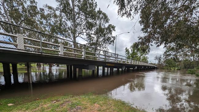 Water rising under Buttons Bridge. Picture: VICSES Euroa Unit/Facebook