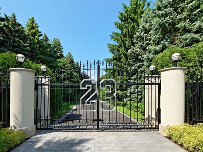 It must be confusing for the postman when he arrives at 2700 Point Lane, Highland Park. Picture: realtor.com