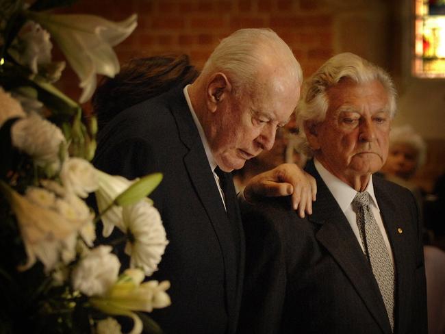 Former Aust prime minister Gough Whitlam with Bob Hawke at funeral of former politician Kim Edward Beazley at St Georges Cathedral in Perth, WA 20 Oct 2007.