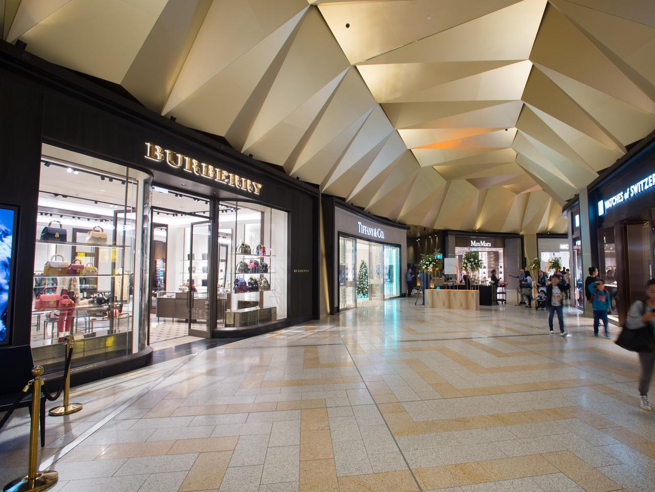 Melbourne international airport shopping and restaurants | escape