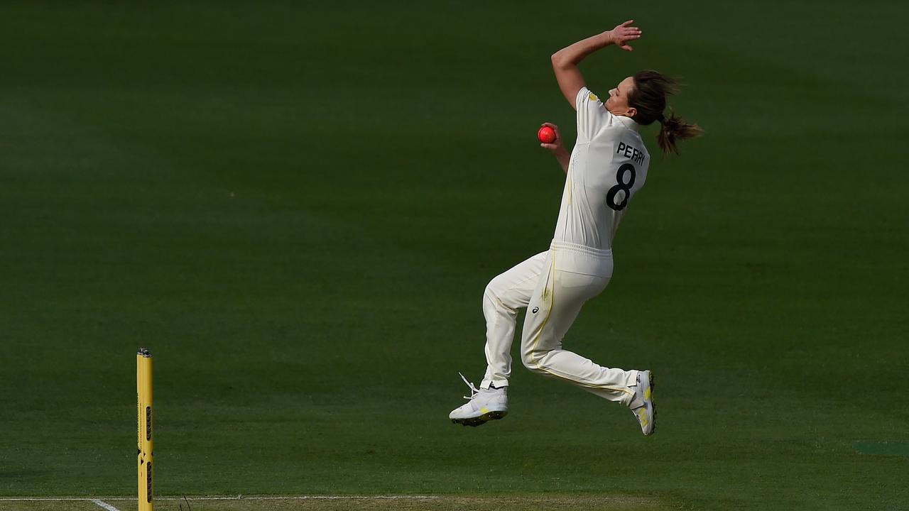 Ellyse Perry has conceded 172 runs since her last wicket in international cricket. Photo by Matt Roberts/Getty Images