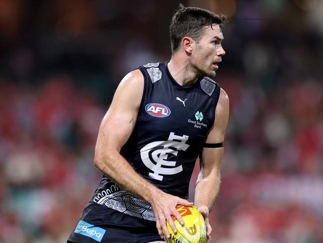 SYDNEY, AUSTRALIA - MAY 16: Mitch McGovern of the Blues looks to pass the ball during the round ten AFL match between Sydney Swans and Carlton Blues at Sydney Cricket Ground, on May 16, 2025, in Sydney, Australia. (Photo by Cameron Spencer/Getty Images)