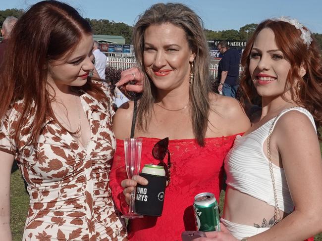 Rubi Ross, Heidi Ross and Lahne Hurley at the 2023 Coffs Harbour Cup. Picture: Chris Knight