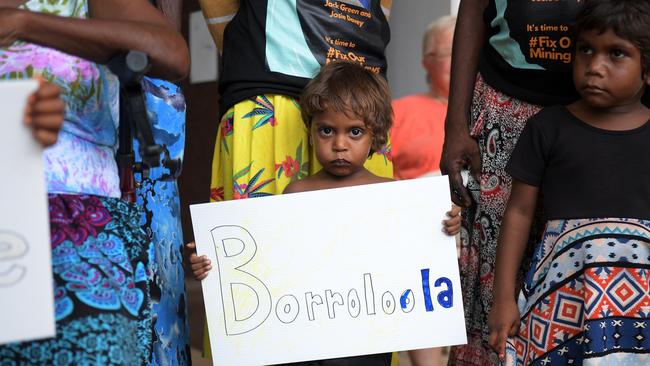 Kids from Borraloola gather to fight the mine's bond agreement with NTG. Picture: (A)manda Parkinson