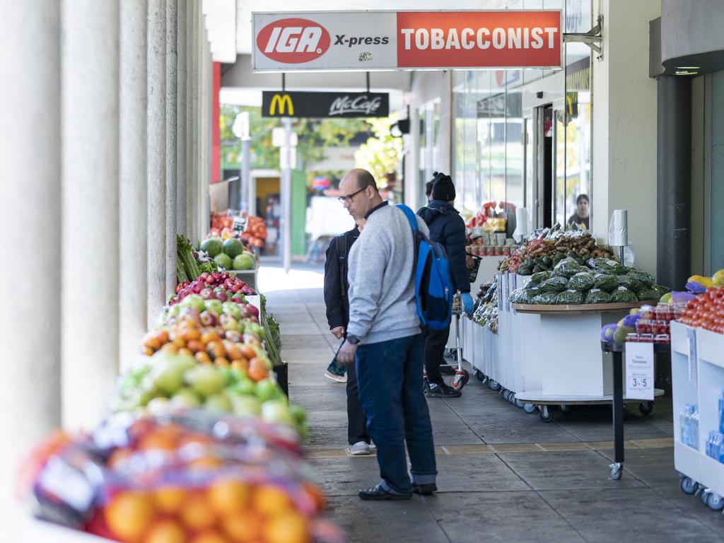 Người Úc đang cảm thấy căng thẳng vì giá tiêu dùng cao.  Ảnh: NCA NewsWire / Martin Ollman
