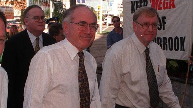  08 jul 1997 LOCAL MP PETER LINDSAY, PM JOHN HOWARD AND SENATOR IAN MACDONALD ARRIVE IN TOWNSVILLE to demonstrators PROTESTIN...