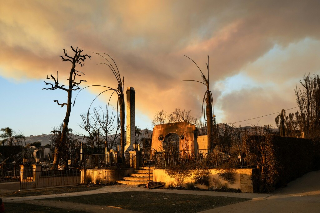 LA fires expand as winds forecast to pick up