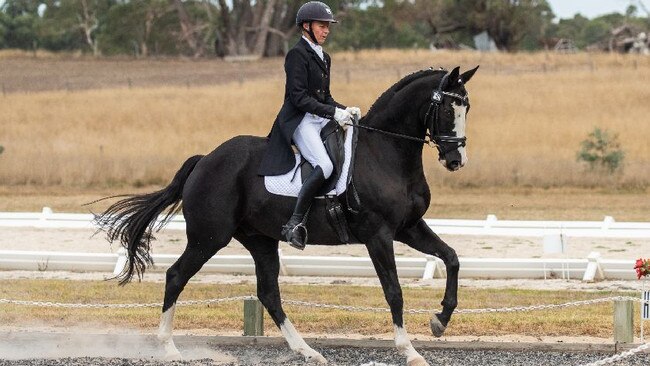 Ruth Schneeberger riding Roxleigh Fidelio