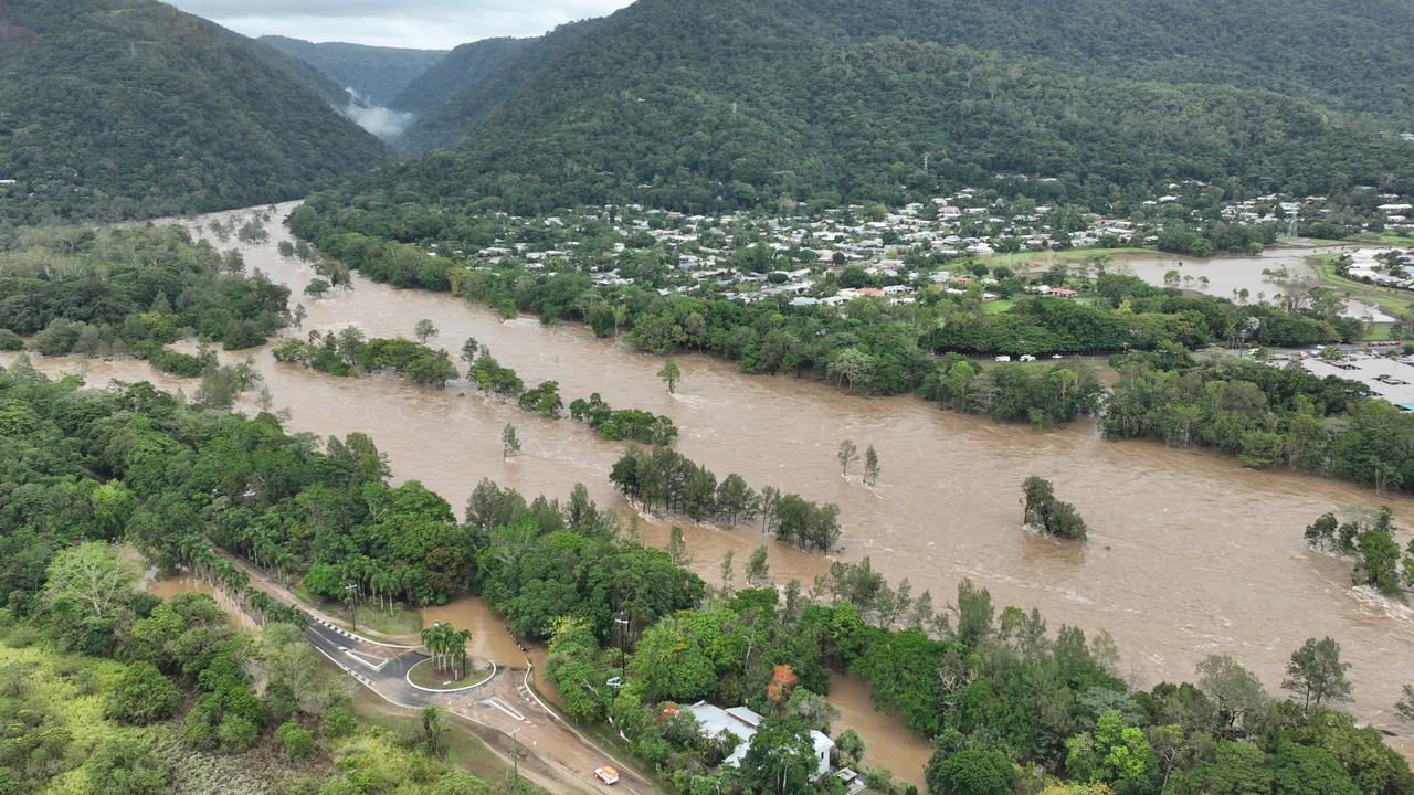 Cairns floods Up to 1400 damaged homes as recovery cost to be billions