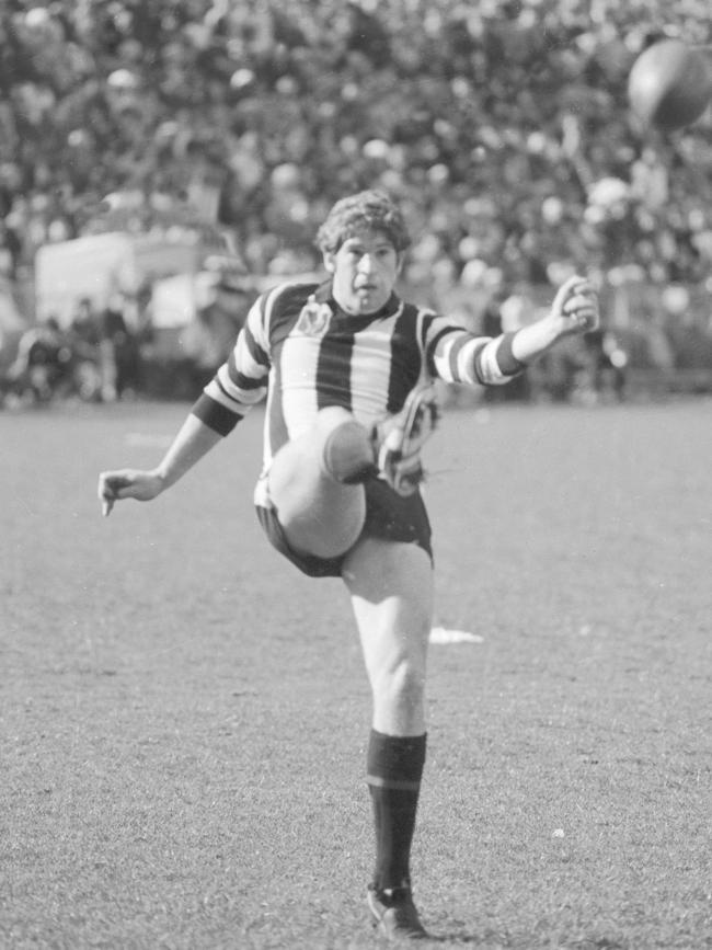 Footballer Peter Hudson playing for Glenorchy in the TFL Grand Final Clarence versus Glenorchy, first published 24/9/79.