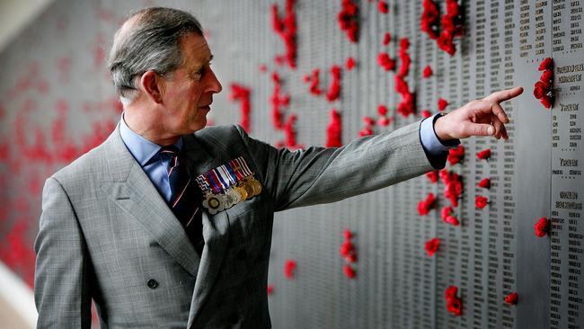 Visiting the War Memorial in 2005. Picture: Getty Images