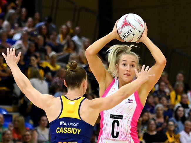 SUNSHINE COAST, AUSTRALIA - APRIL 01: Tayla Williams of the Thunderbirds looks to pass the ball during the round three Super Netball match between the Sunshine Coast Lightning and the Adelaide Thunderbirds at University of Sunshine Coast Stadium, on April 01, 2023, in Sunshine Coast, Australia. (Photo by Albert Perez/Getty Images)