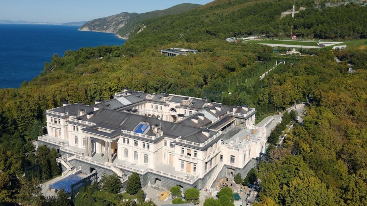 This is the sprawling palace rumoured to be owned by Russian President Vladimir Putin.
