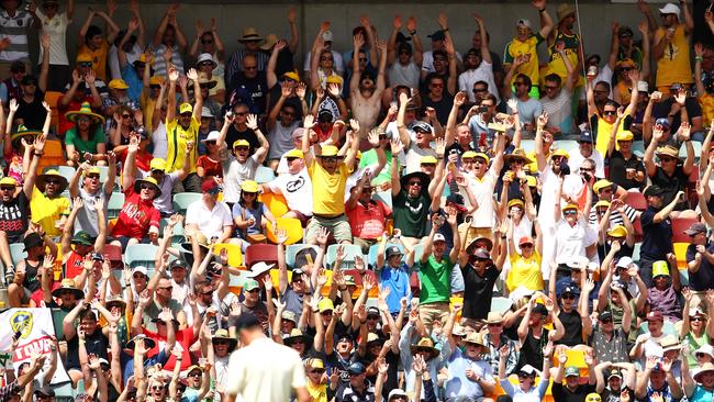 BRISBANE, AUSTRALIA - NOVEMBER 25: The crowd do the wave during day three of the First Test Match of the 2017/18 Ashes Series between Australia and England at The Gabba on November 25, 2017 in Brisbane, Australia. (Photo by Mark Kolbe/Getty Images)