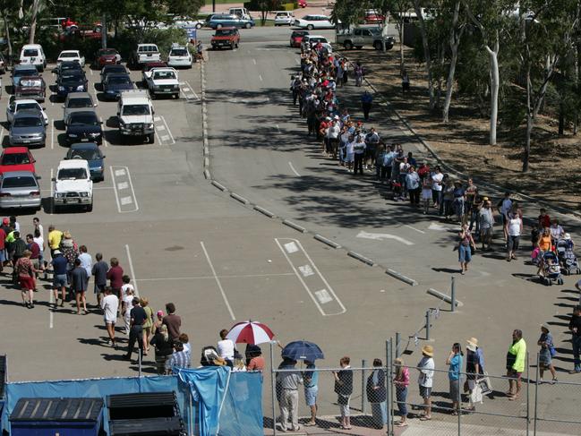 Cowboys - Queues outside training at Dairy Farmers stadium