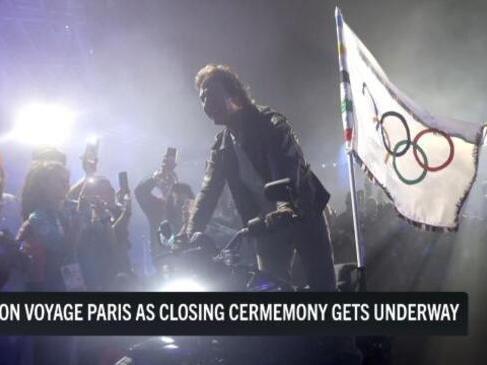 Tom Cruise passes the Olympic baton to LA