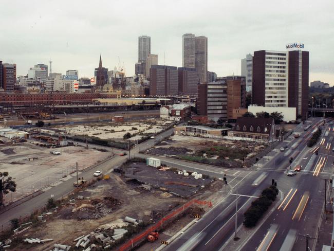 Redevelopment of Southbank underway in 1989.