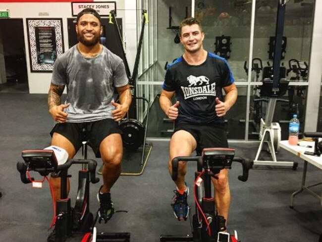 Kieran Foran sweats it out in the gym recently with Warriors winger Manu Vatuvei.