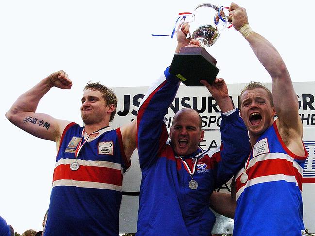 Paris Harvie (middle) shows off the silverware after the 2006 Division 3 premiership. 