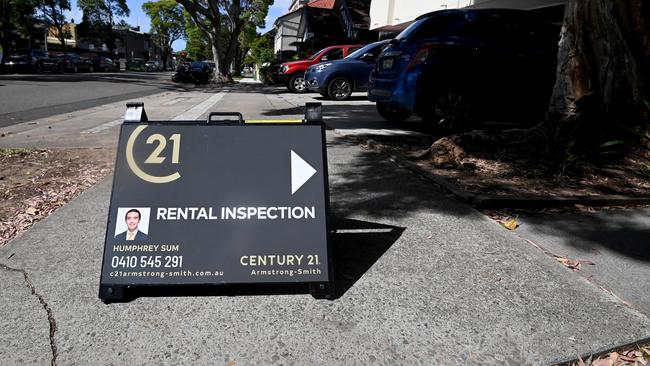 SYDNEY, AUSTRALIA - NewsWire Photos December 10, 2022: Hopeful Sydney-siders checking out the Sydney rental market in the Eastern Suburbs. Picture: NCA NewsWire / Jeremy Piper