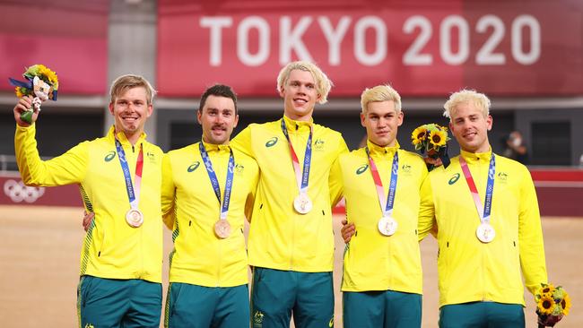 Bronze medallist Alexander Porter, Leigh Howard, Lucas Plapp, Kelland O'Brien and Sam Welsford of Team Australia, pose on the podium during the medal ceremony after the Men's team pursuit finals of the track cycling on day twelve of the Tokyo 2020 Olympic Games at Izu Velodrome on August 04, 2021. Picture: Justin Setterfield/Getty Images