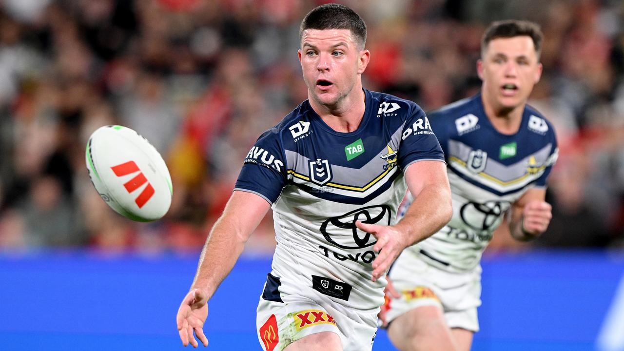 Chad Townsend passes the ball during round 26. (Photo by Bradley Kanaris/Getty Images)