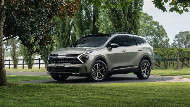 Kia has finally brought out its answer to the Toyota RAV4 Hybrid.