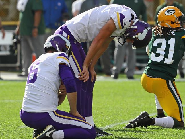 Daniel Carlson #7 of the Minnesota Vikings (R) reacts after missing a potential game-winning field goal in overtime. Picture: Getty Images