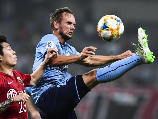 SHANGHAI, CHINA - APRIL 23:  Trent Buhagiar #12 of Sydney FC gets away from challenge from Fu Huan #23 of Shanghai SIPG during the AFC Champions League Group H match between Sydney FC and Shanghai SIPG at Shanghai Stadium on April 23, 2019 in Shanghai, China.  (Photo by Di Yin/Getty Images)