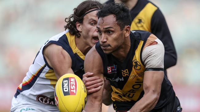 Marlon Motlop and Will Hamill battle for the ball in the preliminary final. Picture: Sarah Reed