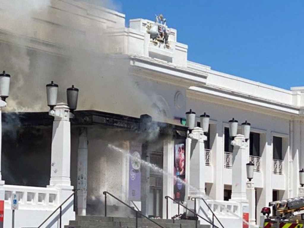 Firefighters acted quickly to put out the blaze. Picture: Shane McInnes/ 3AW Melbourne